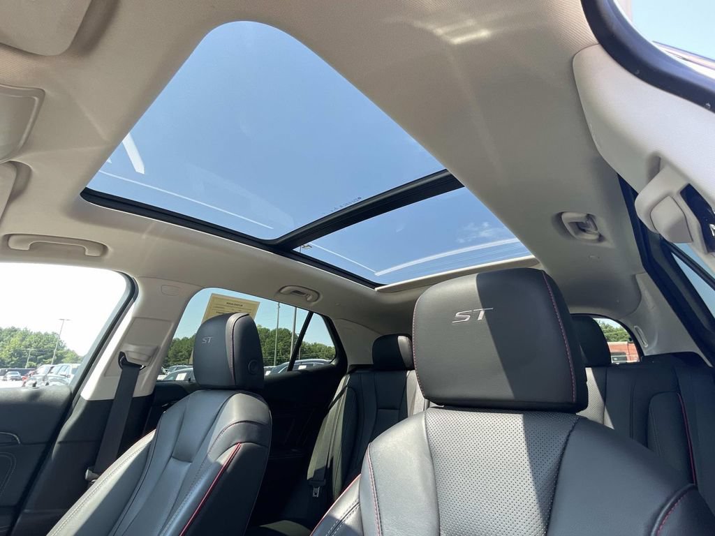 Used 2022 Buick Envision Essence w/ Technology Package I FWD image 19