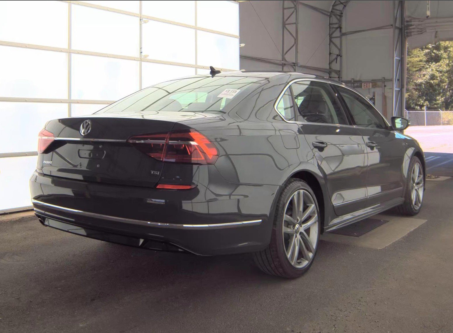 Used 2017 Volkswagen Passat 1.8T R-Line FWD image 4