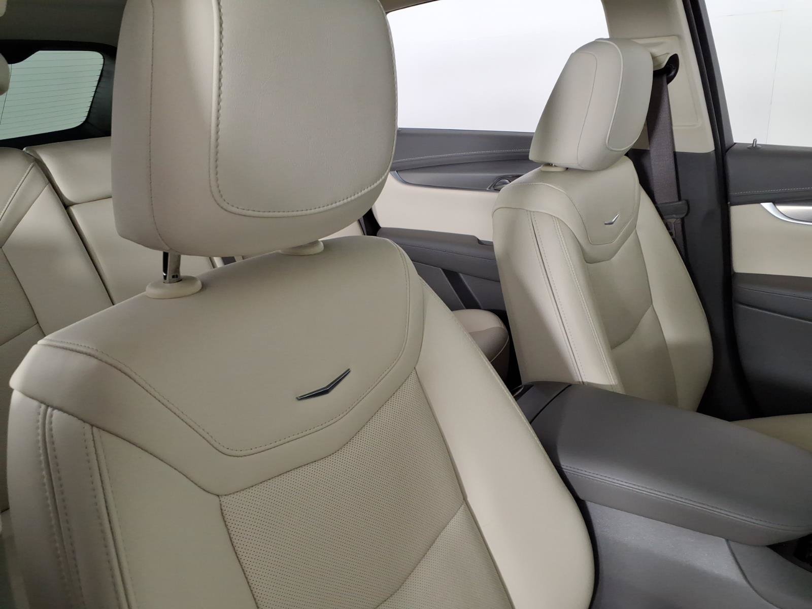 Certified 2024 Cadillac XT5 Premium Luxury w/ Technology Package FWD image 10