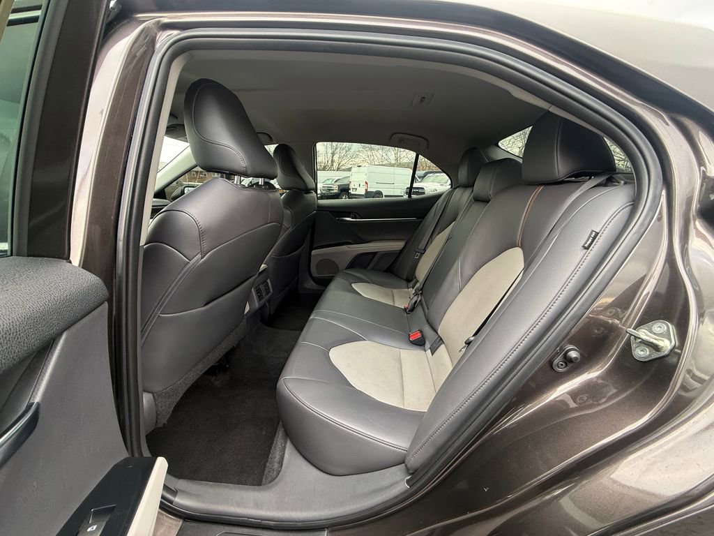 Used 2020 Toyota Camry XLE image 17