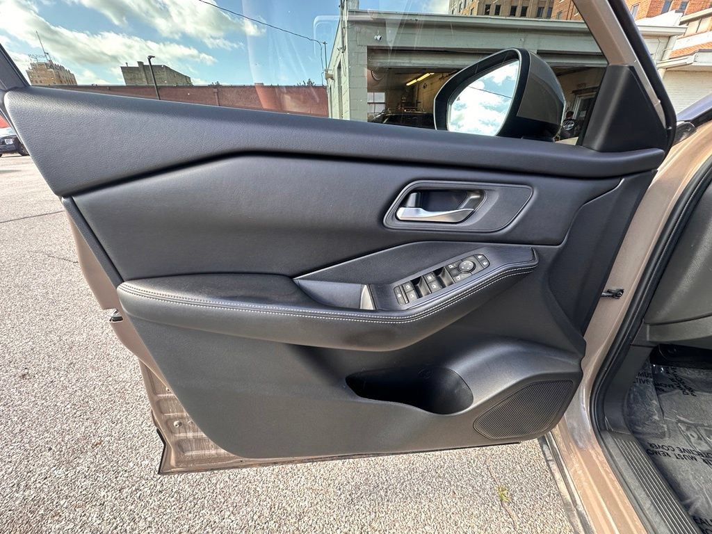 Certified 2024 Nissan Rogue SV FWD image 14