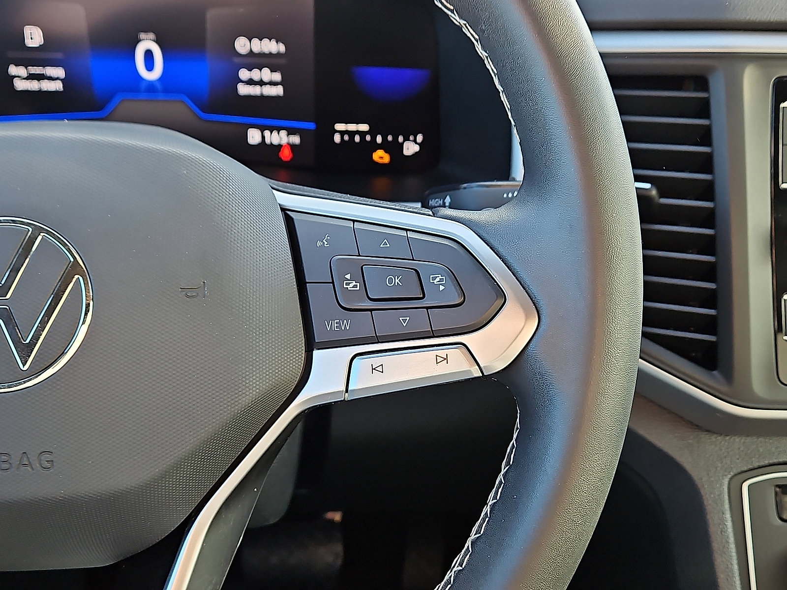 Certified 2022 Volkswagen Atlas Cross Sport SE image 17