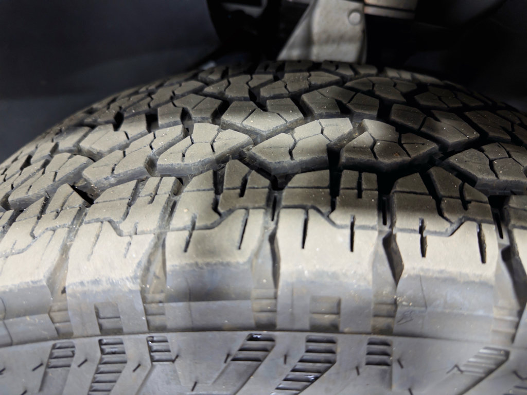 Used 2025 Rivian R1S Adventure AWD/4WD image 32