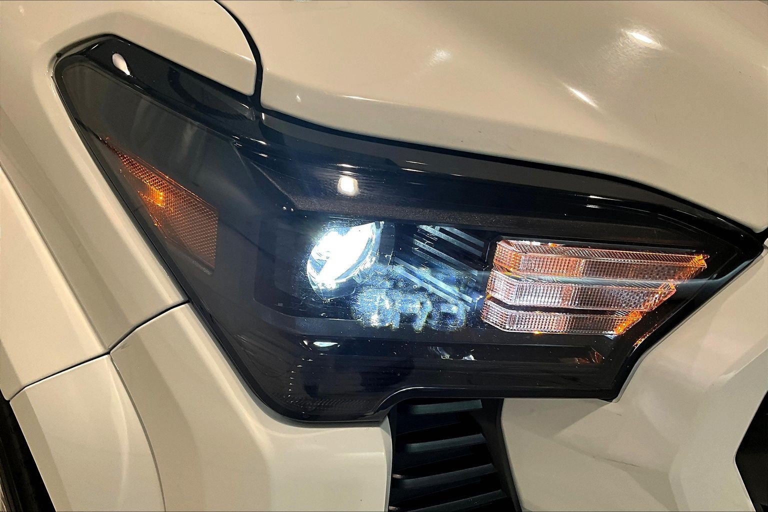 Used 2025 Toyota Tacoma SR5 AWD/4WD image 33