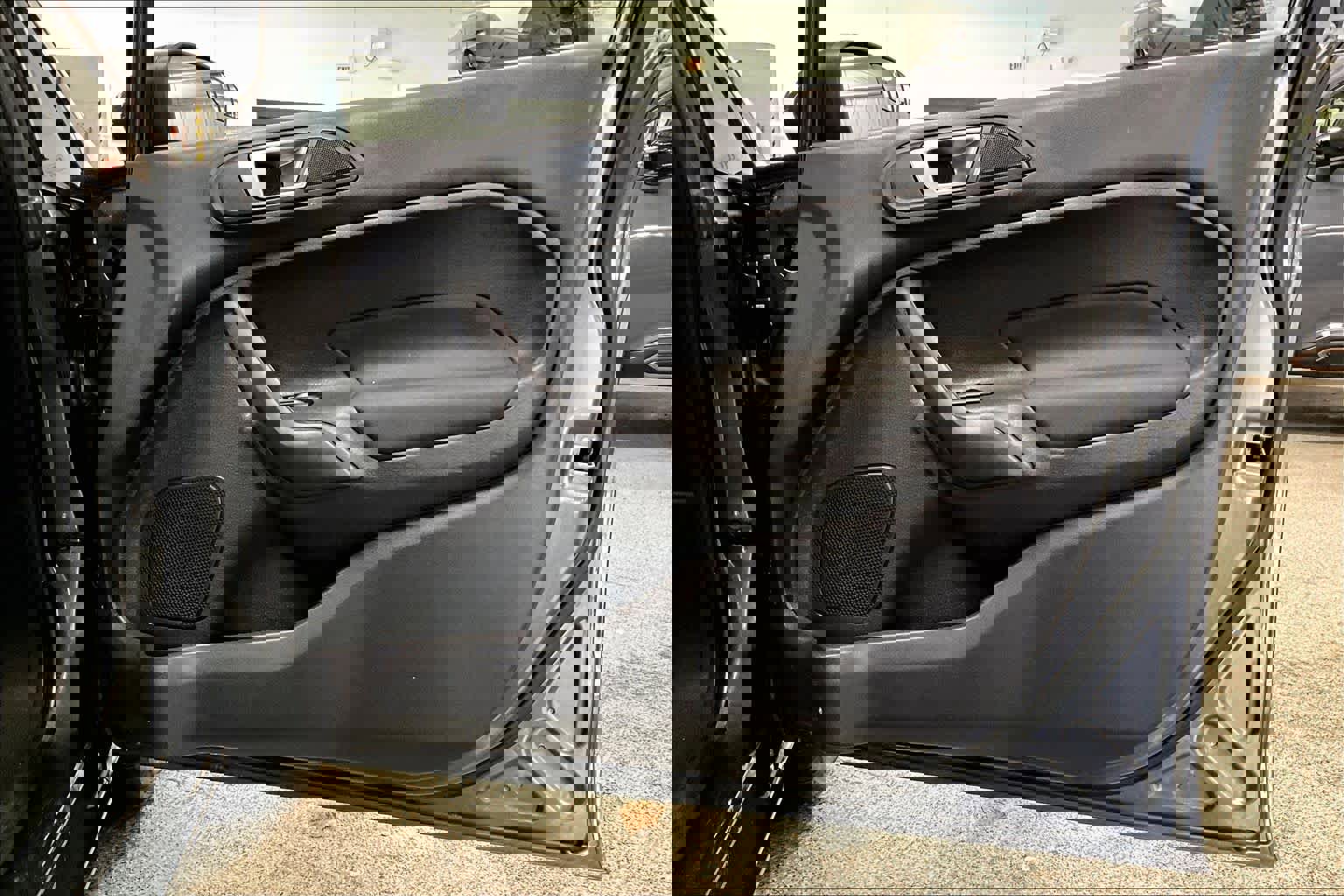 Used 2015 Ford Fiesta SE image 21