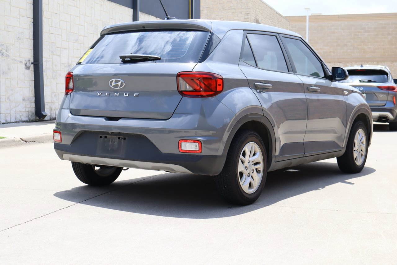 Used 2023 Hyundai Venue SE w/ Cargo Package FWD image 3
