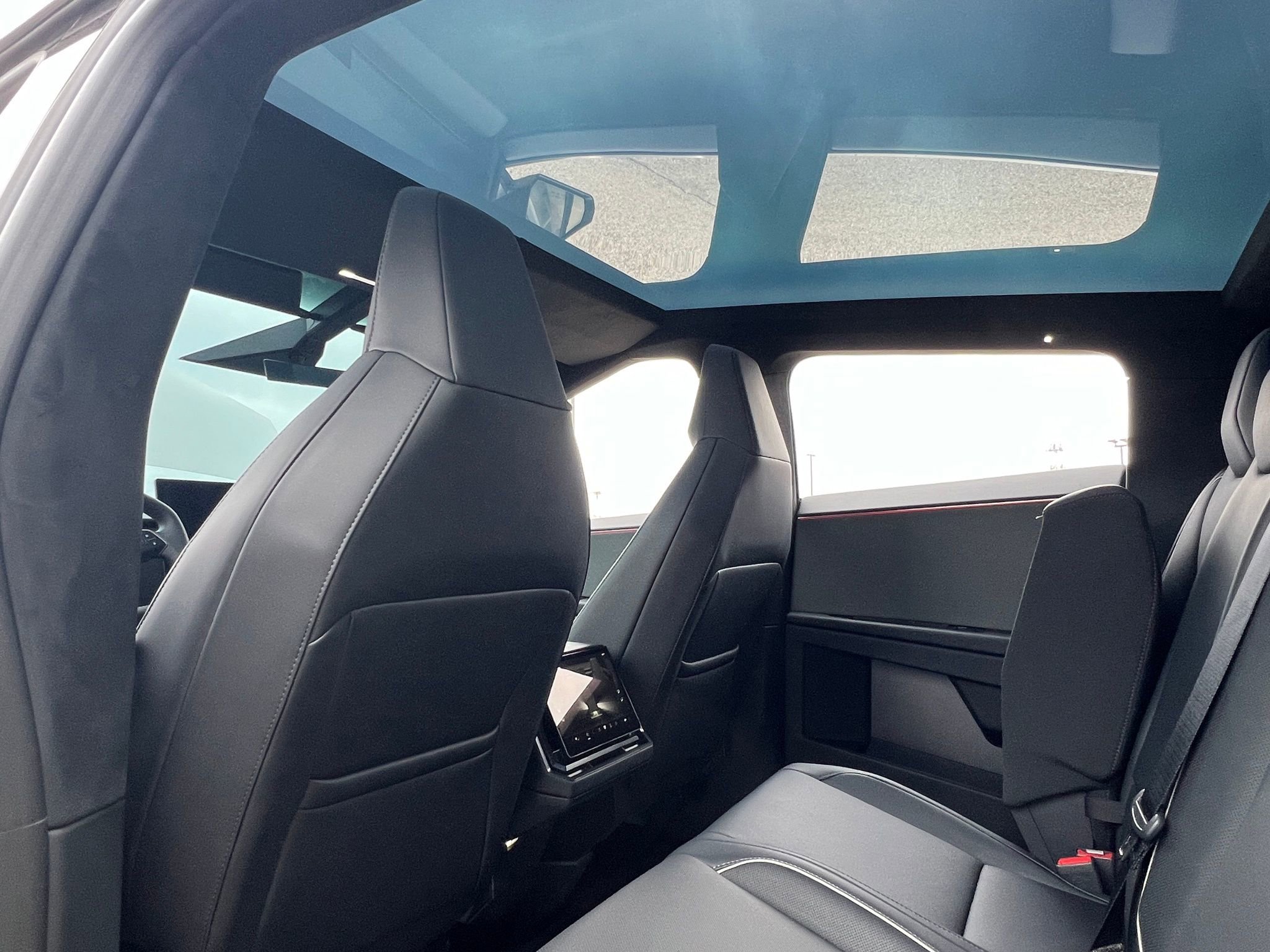 Used 2024 Tesla Cybertruck AWD Crew Cab image 23