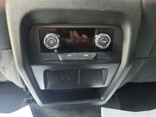 Used 2025 Chevrolet Traverse LT image 19