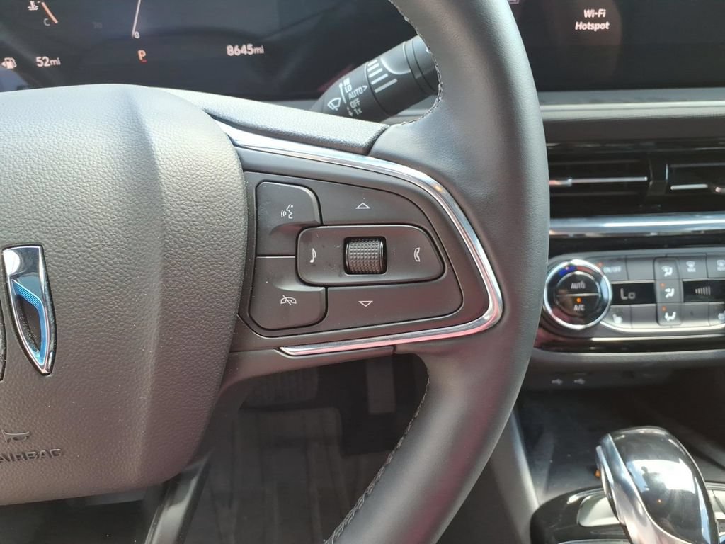 Used 2025 Buick Envista Sport Touring w/ Convenience I Package FWD image 19
