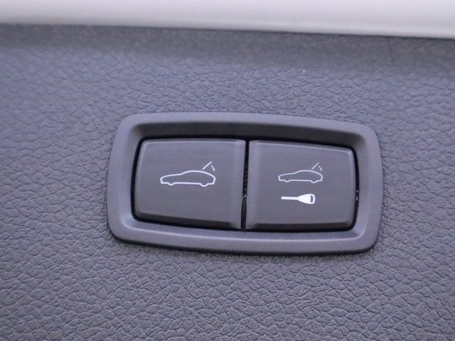Certified 2024 Porsche Macan AWD/4WD image 39
