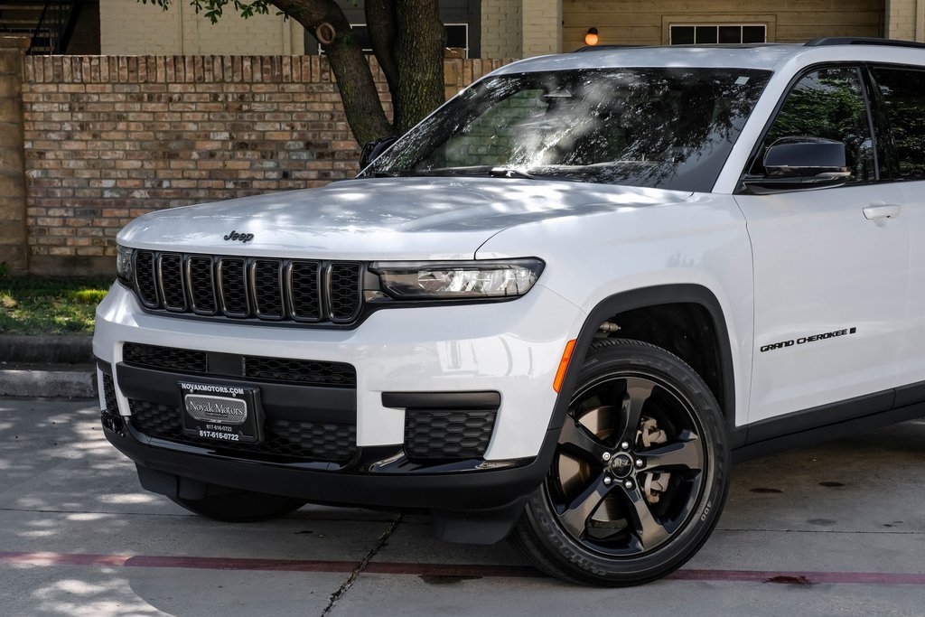 Used 2023 Jeep Grand Cherokee L Laredo image 12