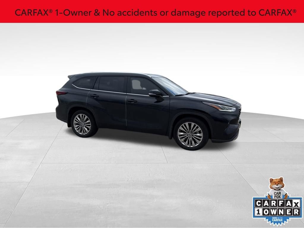 Used 2025 Toyota Highlander Platinum image 2