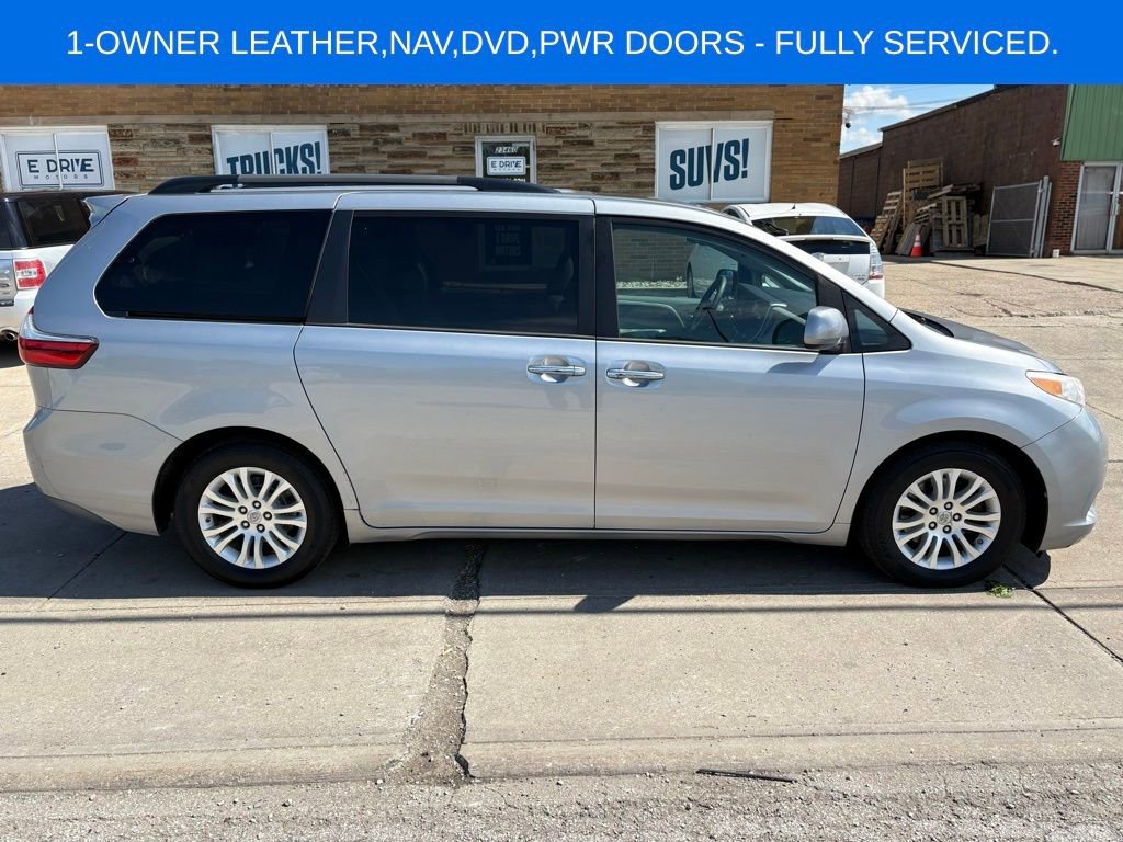 Used 2015 Toyota Sienna XLE Premium FWD image 6