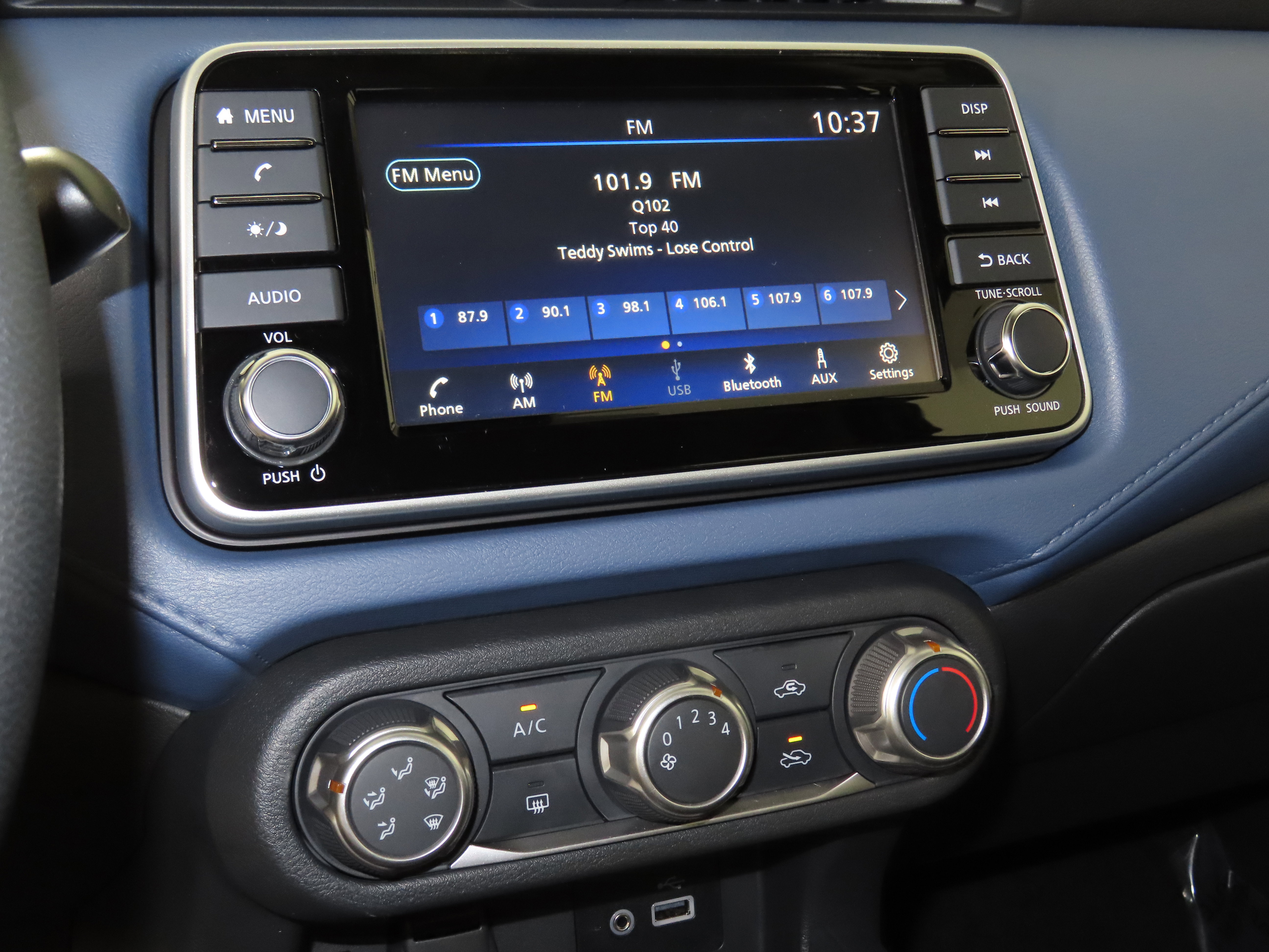 New 2025 Nissan Versa SV w/ Electronics Package FWD image 22