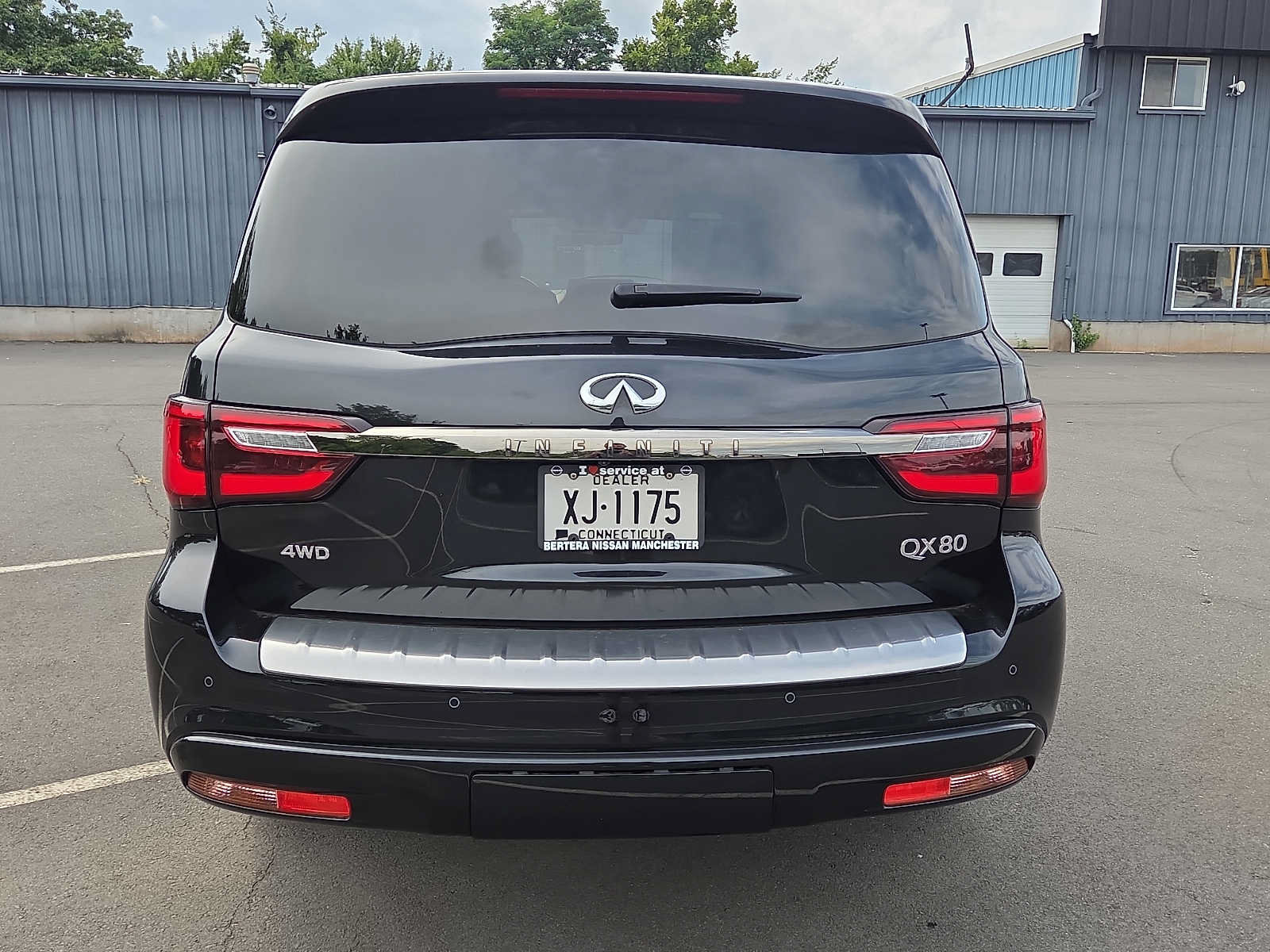 Used 2024 INFINITI QX80 Sensory AWD/4WD image 5