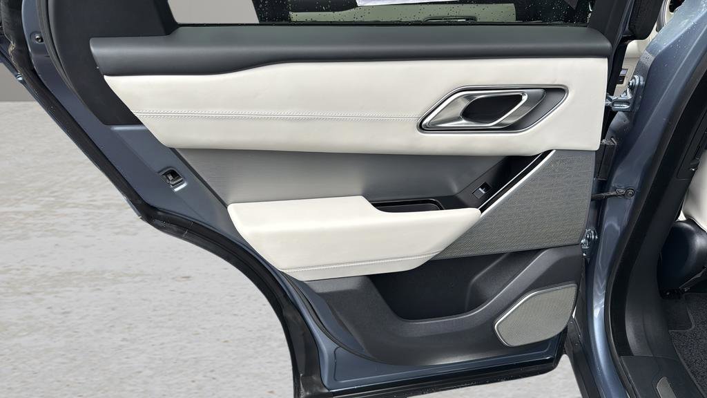 Used 2018 Land Rover Range Rover Velar R-Dynamic HSE AWD/4WD image 14