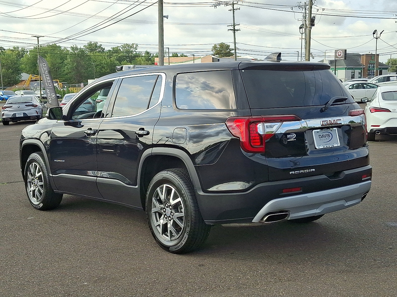 Used 2023 GMC Acadia SLE image 6
