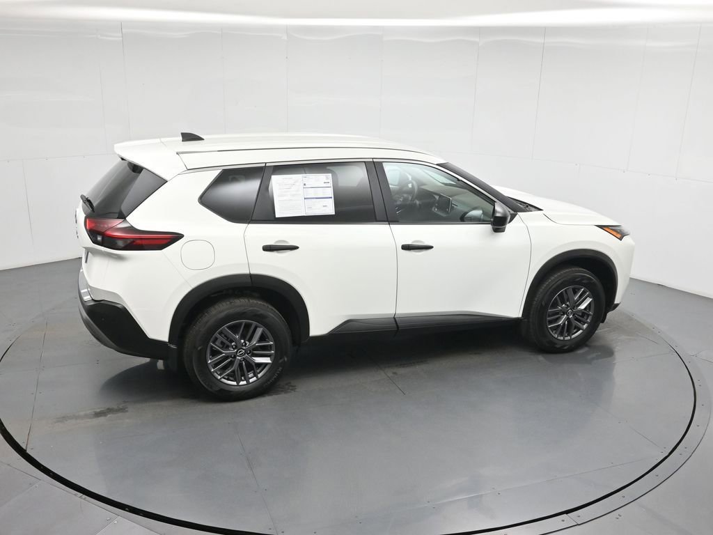 Used 2023 Nissan Rogue S image 40