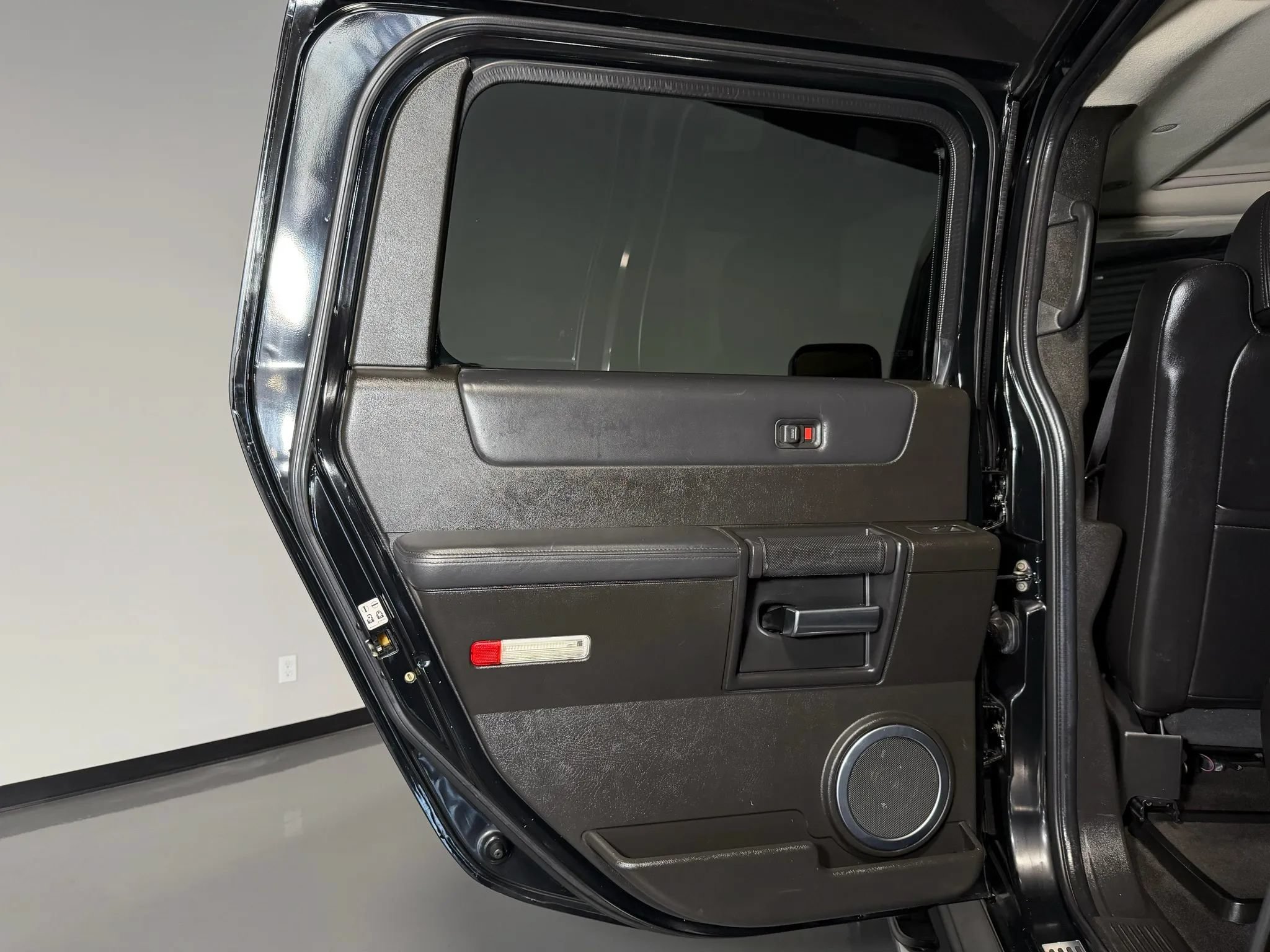 Used 2005 HUMMER H2 w/ Preferred Equipment Group AWD/4WD image 20