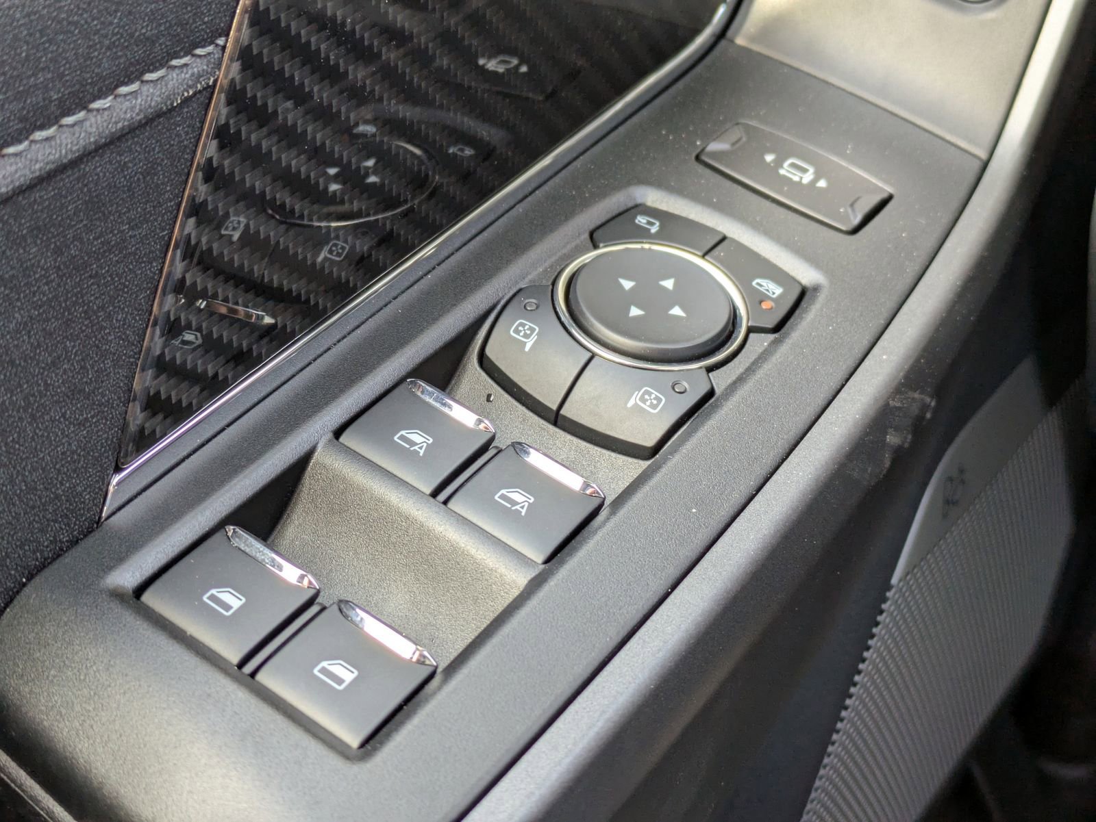 New 2026 Ford F250 Lariat w/ Black Appearance Package image 30