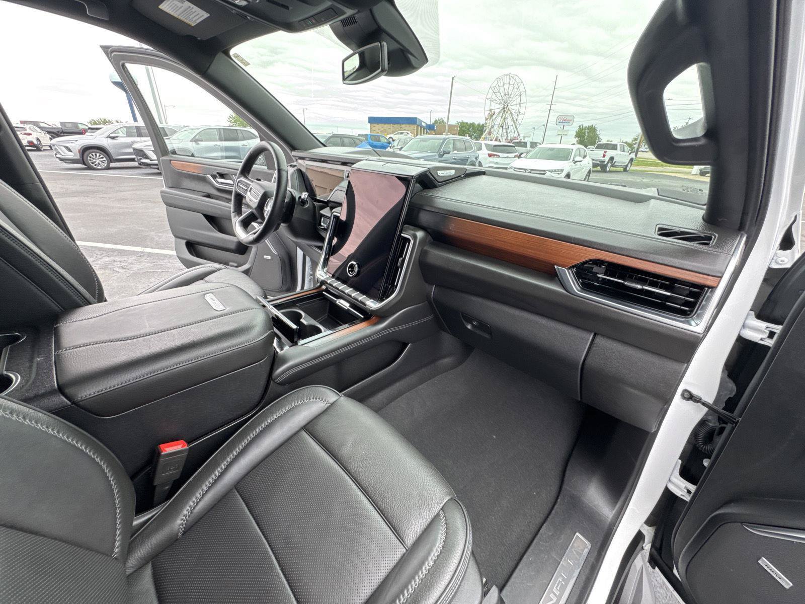 Used 2025 GMC Yukon Denali AWD/4WD image 18