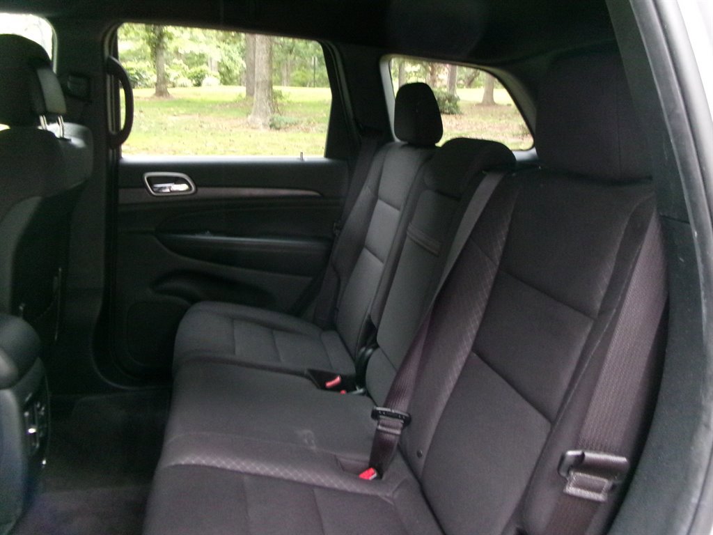 Used 2018 Jeep Grand Cherokee Laredo image 34