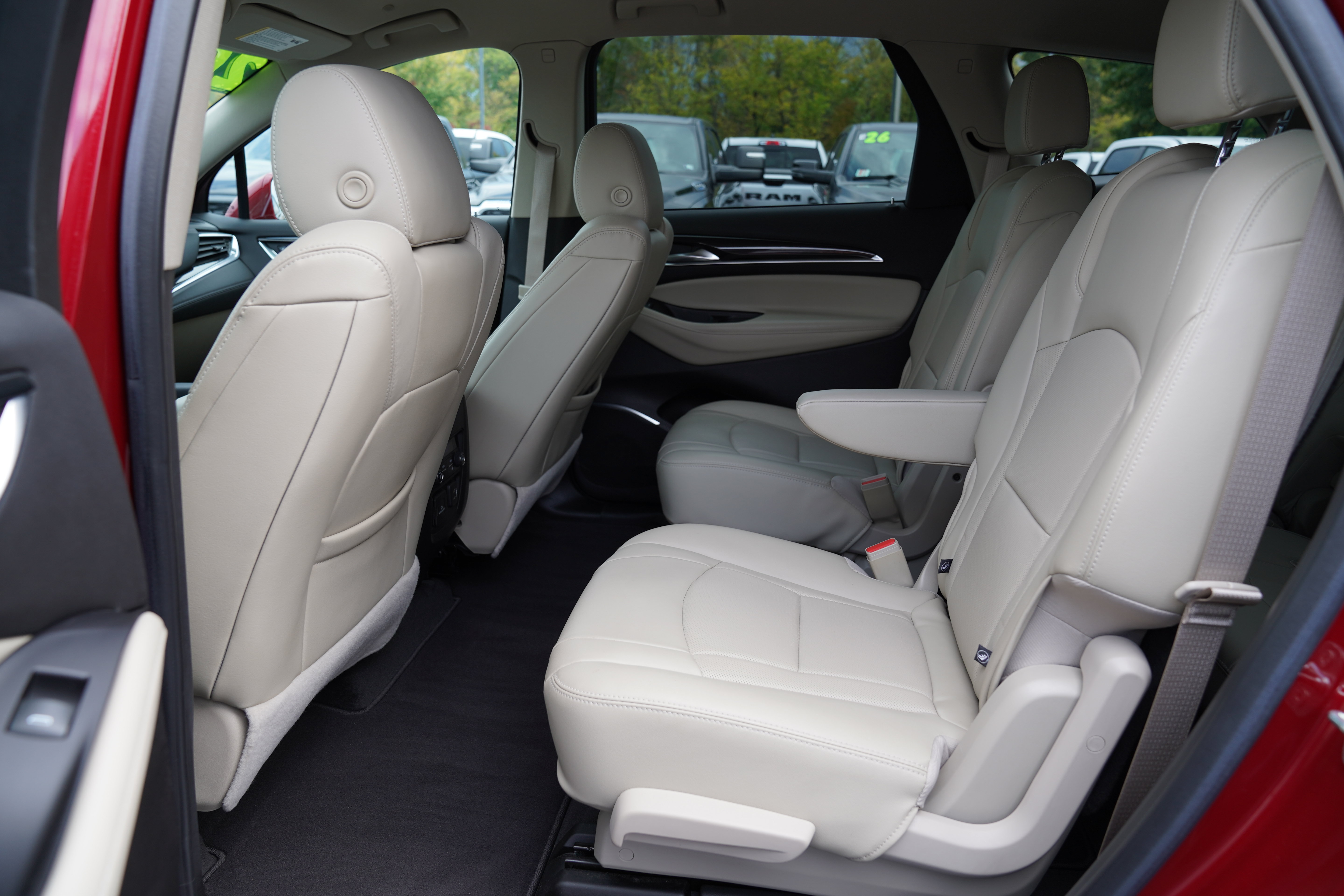 Used 2020 Buick Enclave Premium AWD/4WD image 5