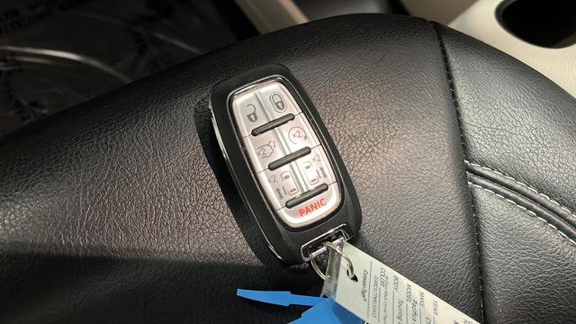 Used 2022 Chrysler Pacifica Touring-L FWD image 20