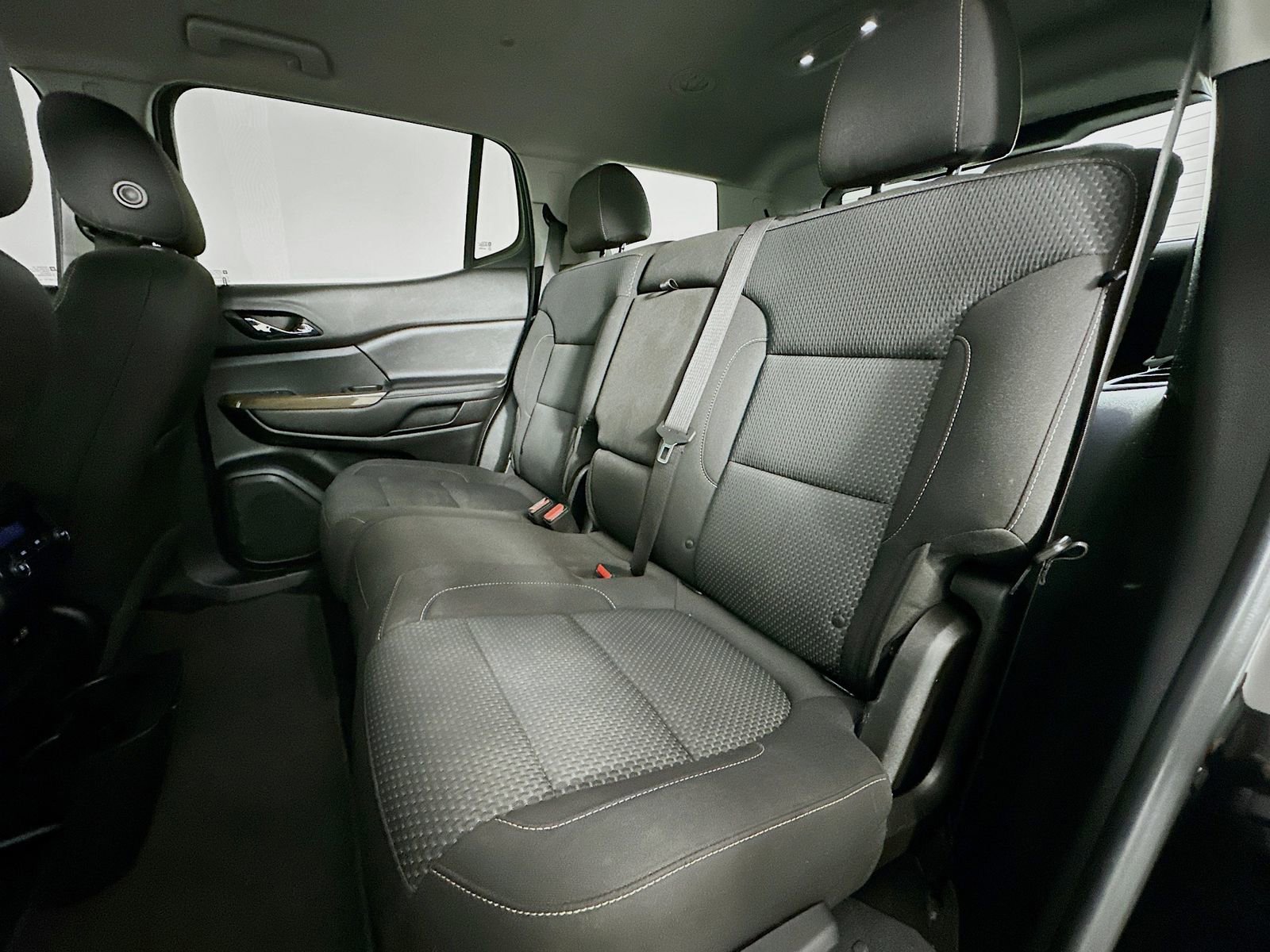 Used 2021 GMC Acadia SLE image 24