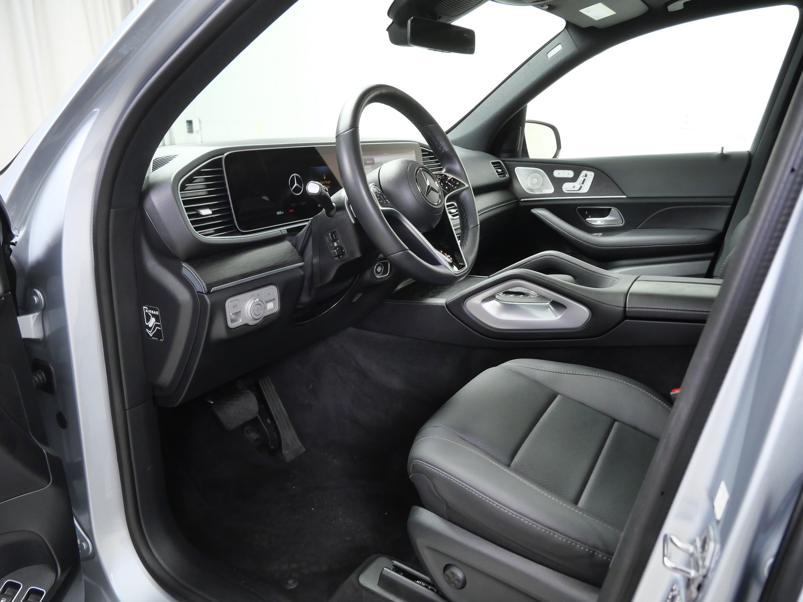 Certified 2025 Mercedes-Benz GLE 450e 4MATIC w/ AMG Line Exterior image 14