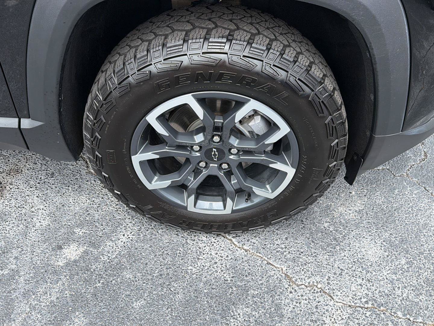 Certified 2025 Chevrolet Equinox ACTIV w/ Convenience Package III FWD image 41