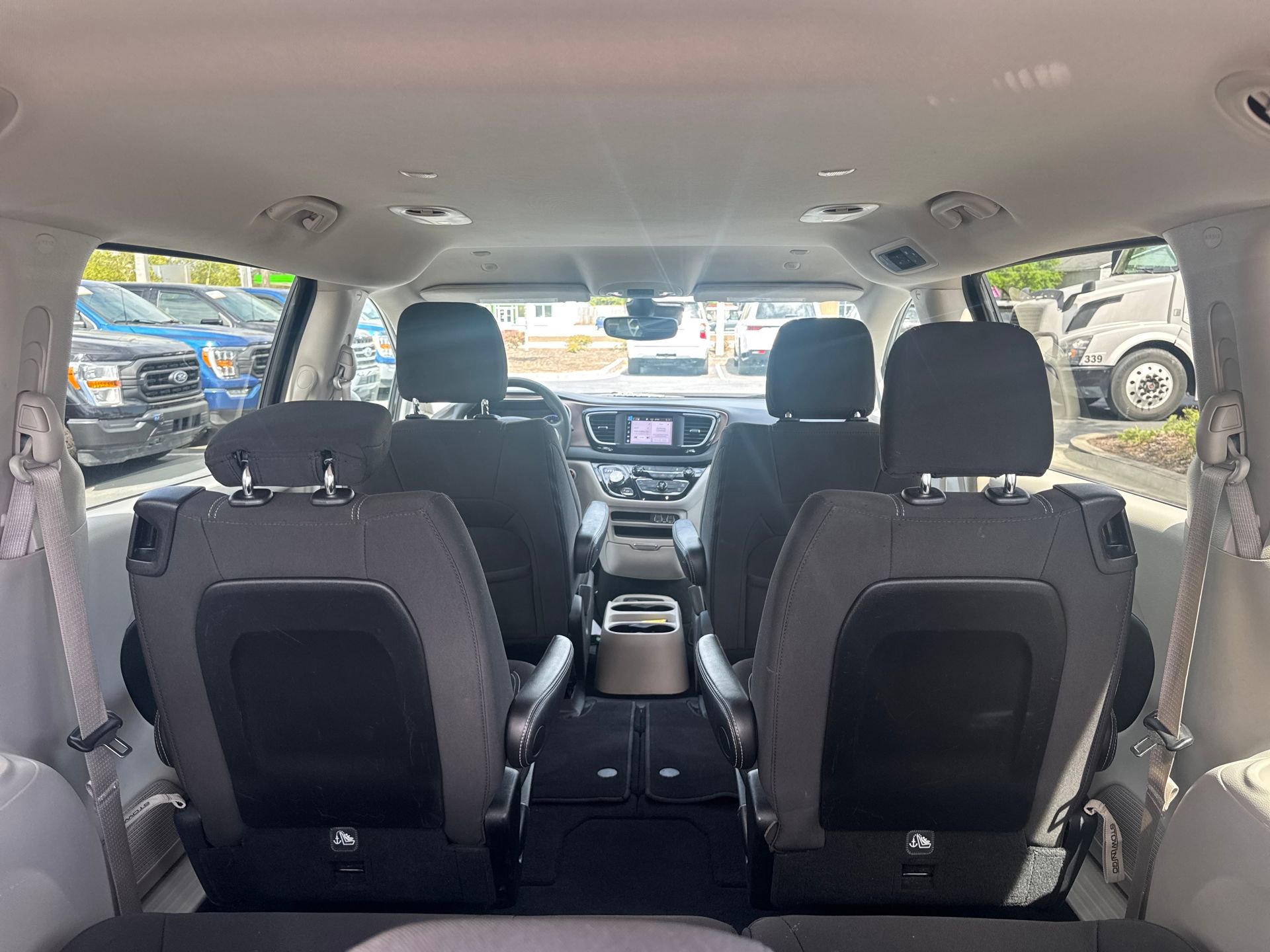 Used 2023 Chrysler Voyager LX image 26