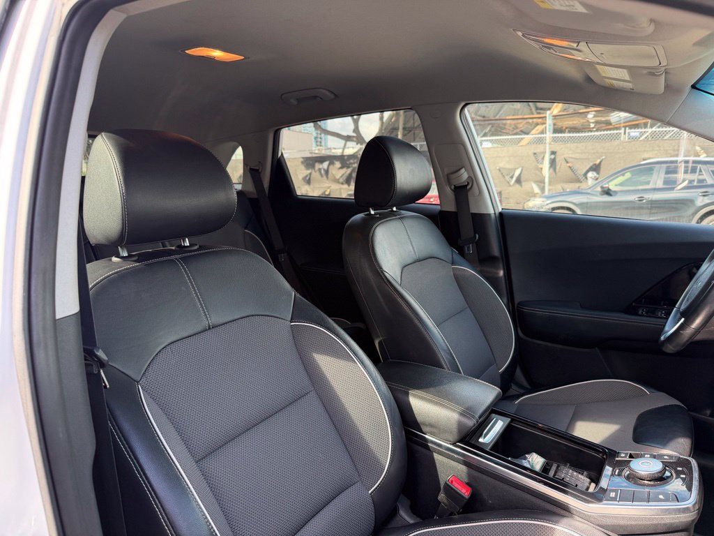 Used 2022 Kia Niro EX FWD image 13