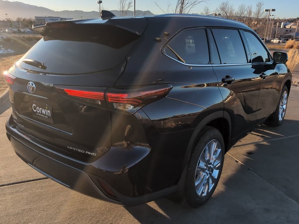 Used 2026 Toyota Highlander Limited image 8