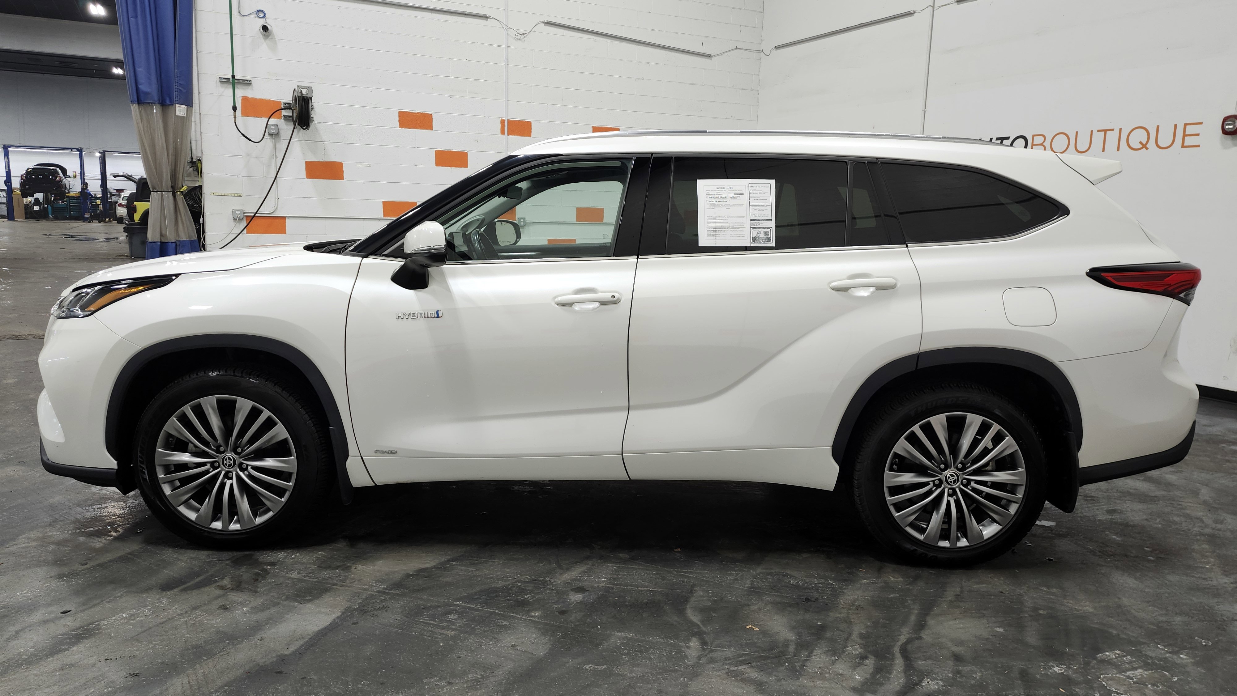 Used 2021 Toyota Highlander Platinum image 18