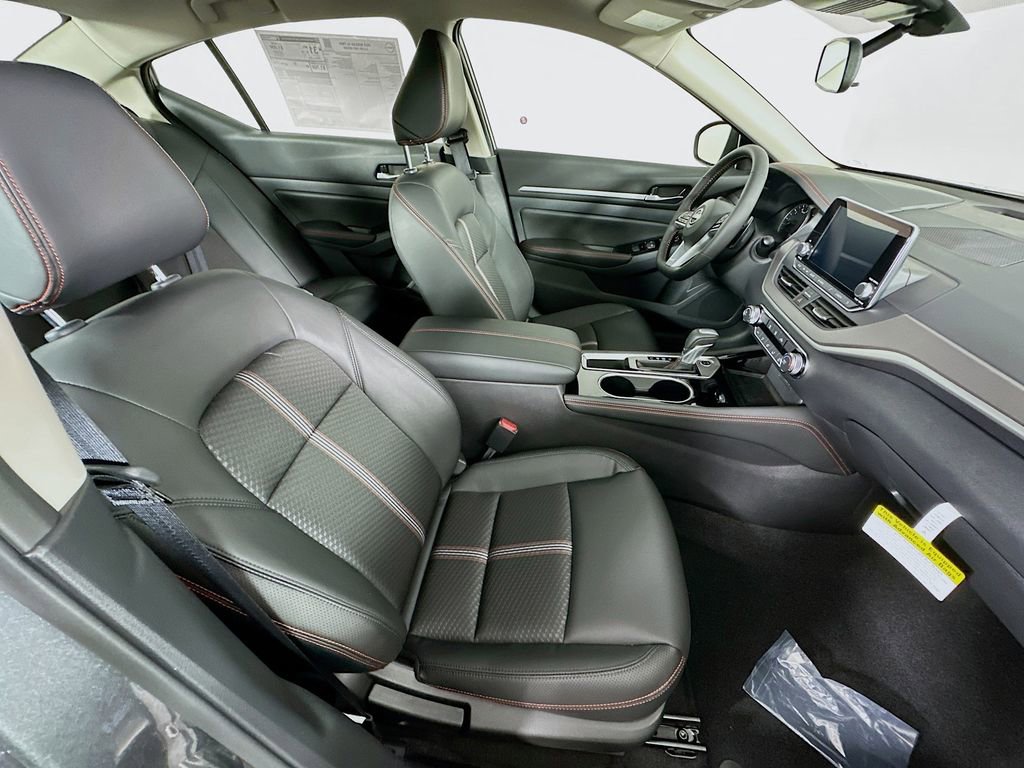 New 2025 Nissan Altima 2.5 SR image 32