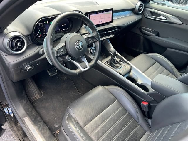 Used 2024 Alfa Romeo Tonale Veloce w/ Premium Interior Package AWD/4WD image 17