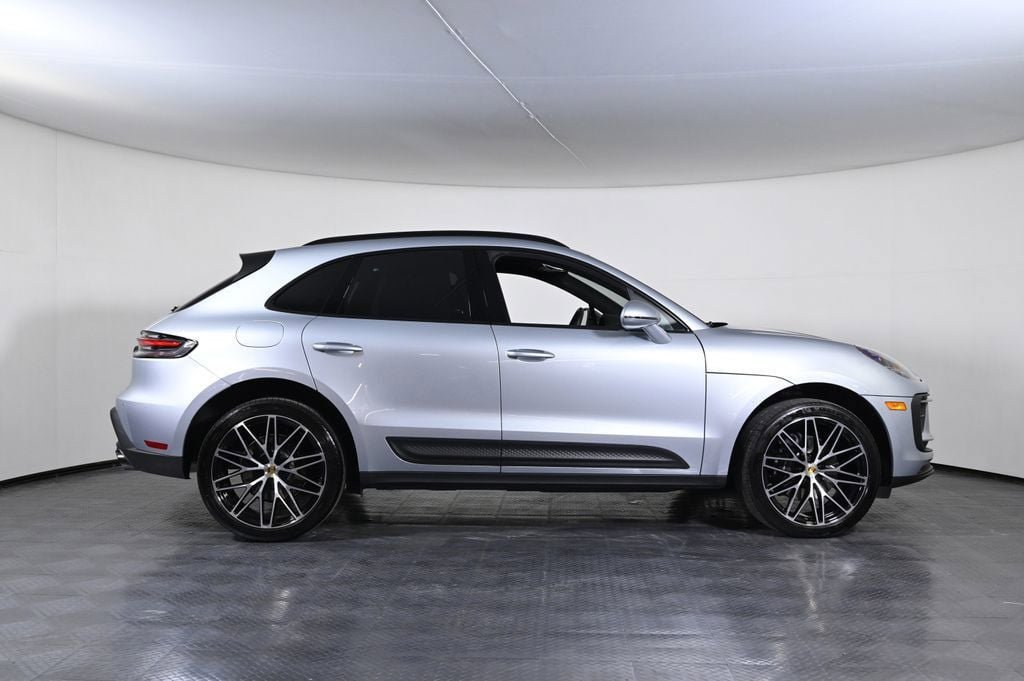 Certified 2026 Porsche Macan AWD/4WD image 8