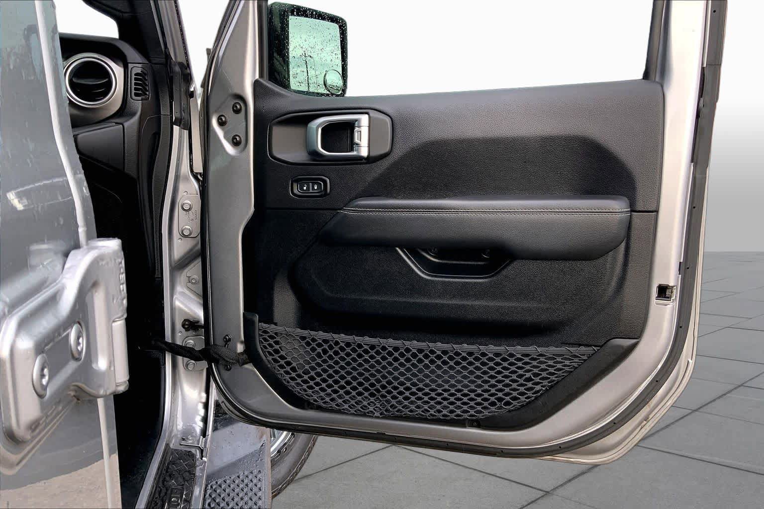 Used 2020 Jeep Gladiator Overland AWD/4WD image 23
