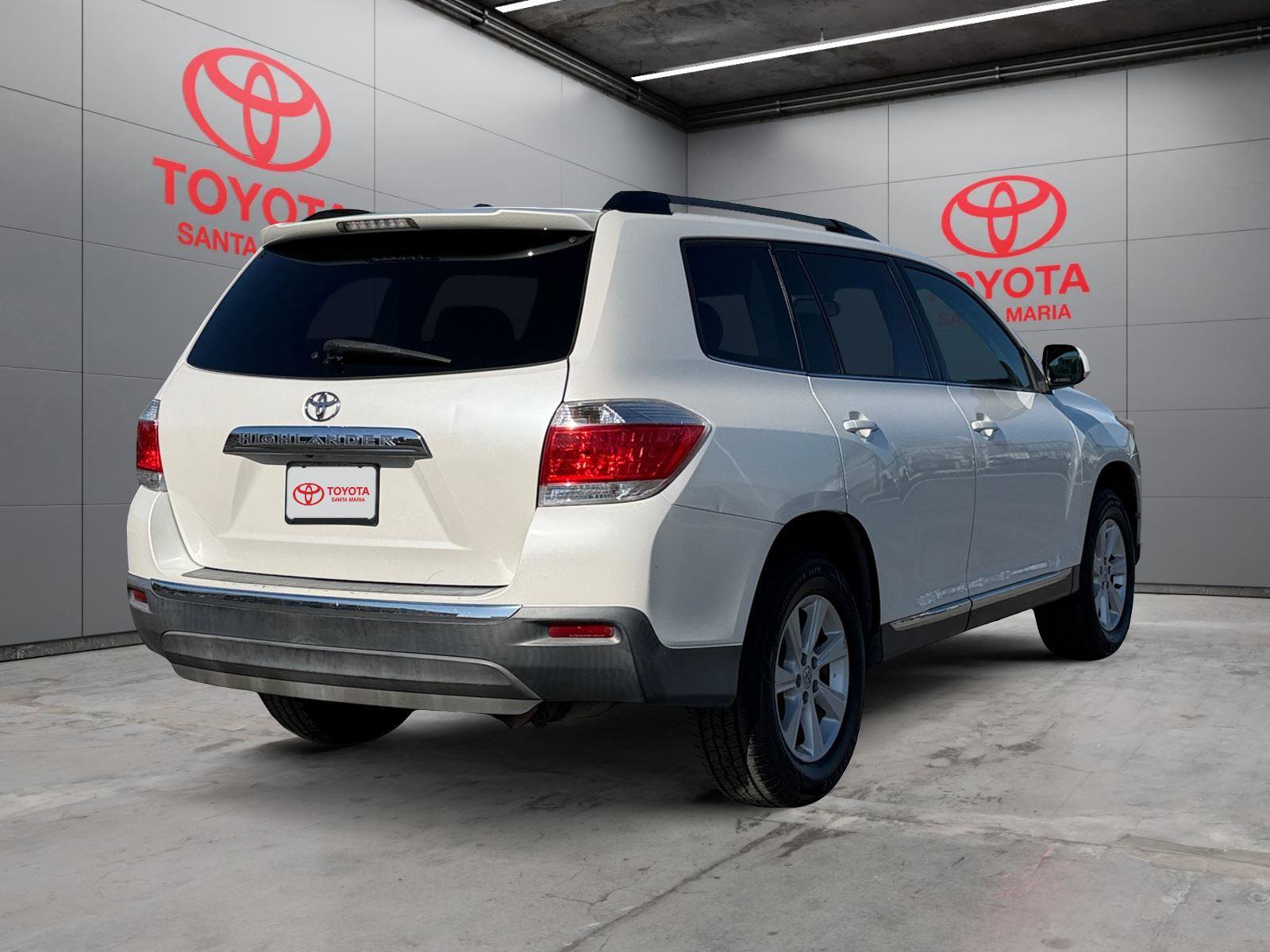 Used 2011 Toyota Highlander SE w/ Tow Pkg image 10