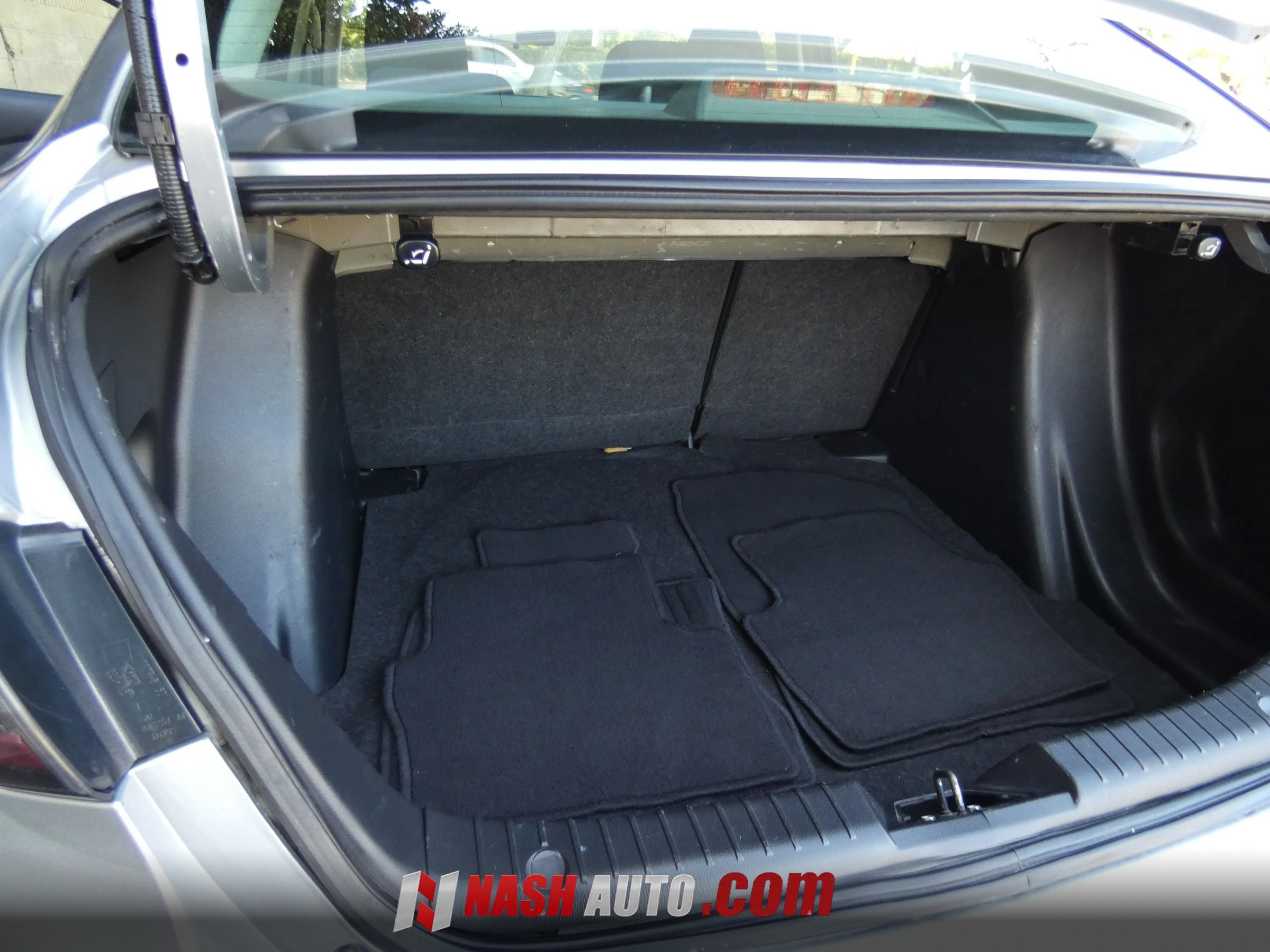 Used 2019 Toyota Yaris LE FWD image 61