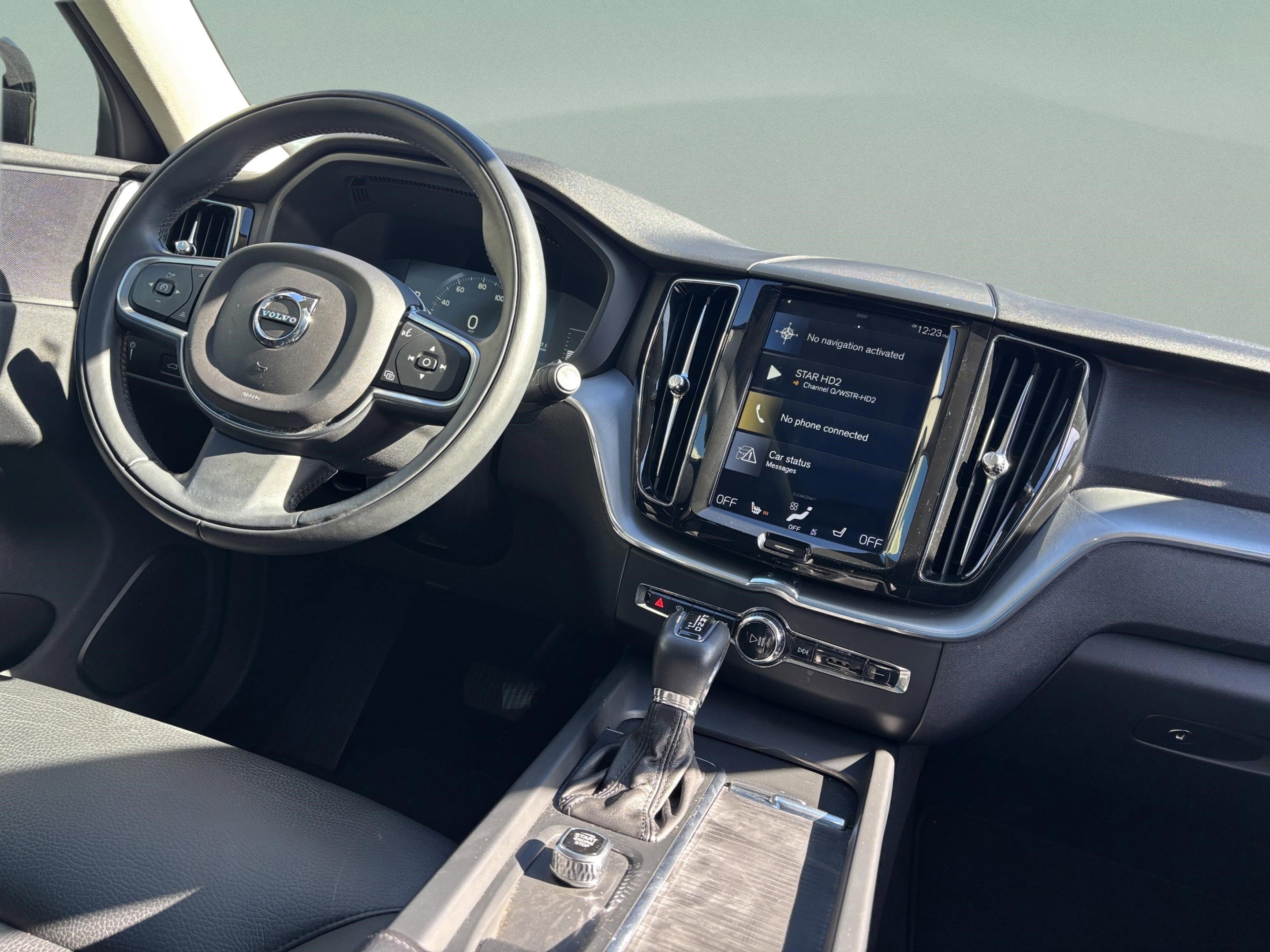 Used 2018 Volvo XC60 T5 Momentum w/ Protection Package Premier image 25