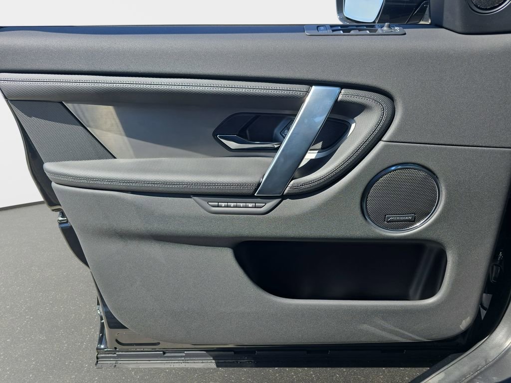 New 2026 Land Rover Discovery Sport Landmark image 27