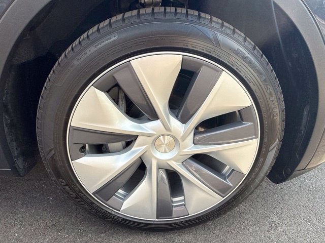 Used 2024 Tesla Model Y Long Range AWD/4WD image 23