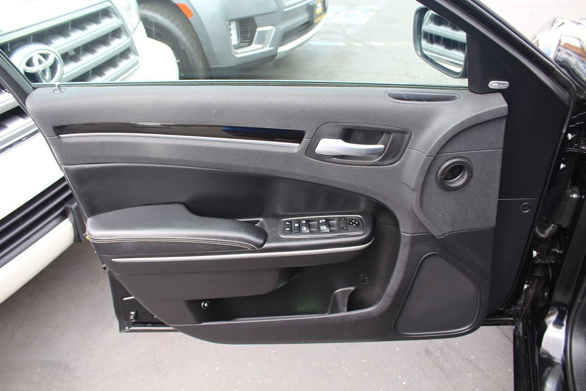 Used 2019 Chrysler 300 S AWD/4WD image 15