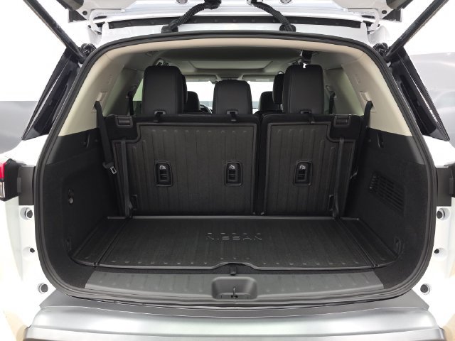 New 2026 Nissan Pathfinder Platinum w/ Accent Package FWD image 15
