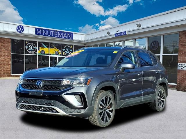 Certified 2022 Volkswagen Taos SE image 1