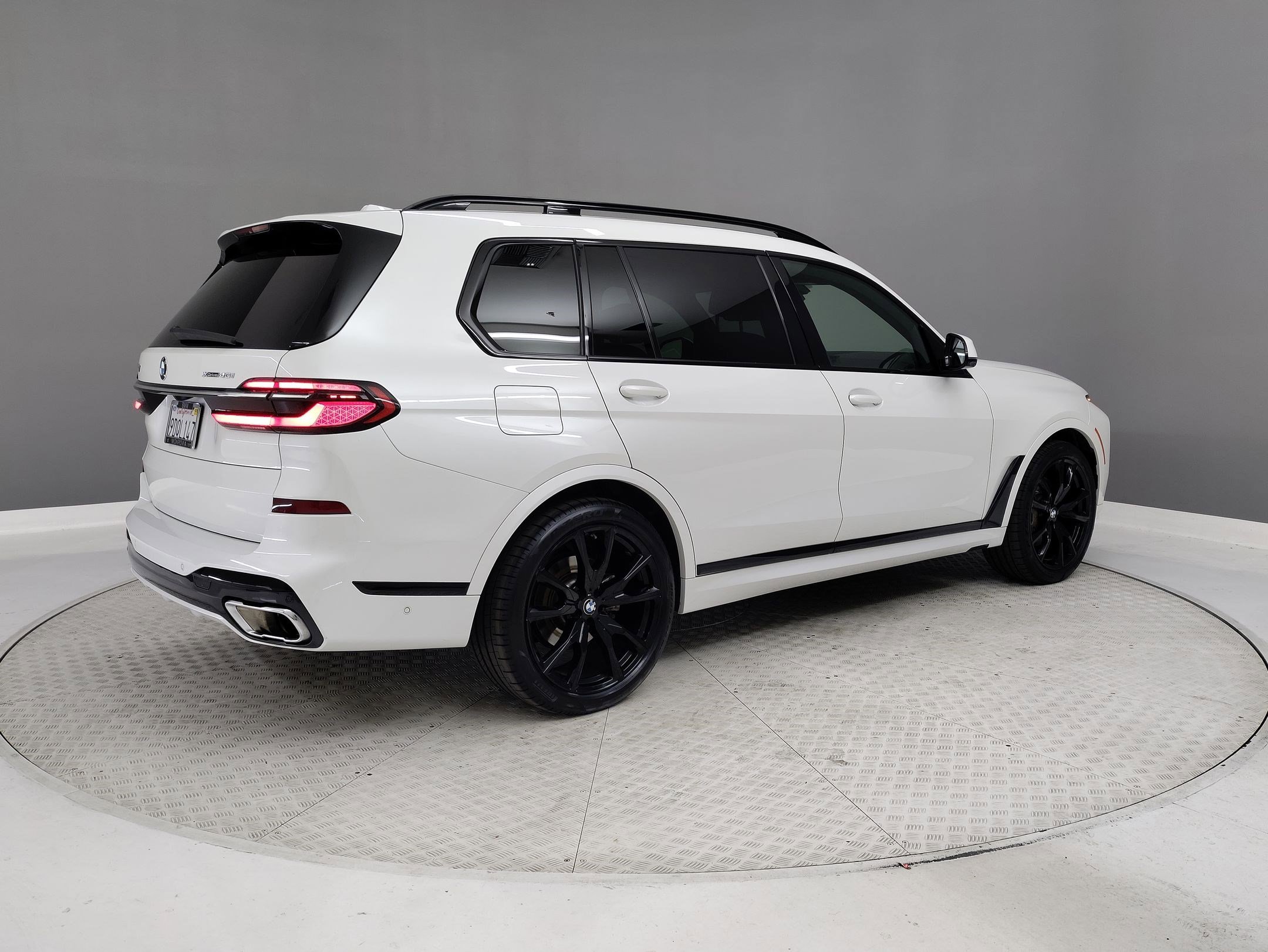 Certified 2023 BMW X7 xDrive40i w/ M Sport Package image 4