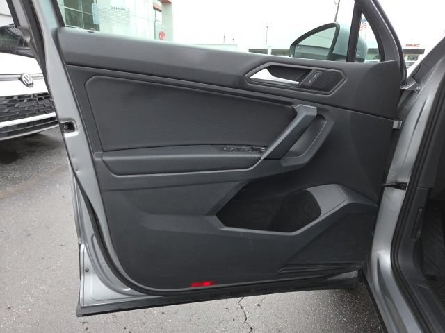 Used 2019 Volkswagen Tiguan SE w/ Panoramic Sunroof Package AWD/4WD image 10