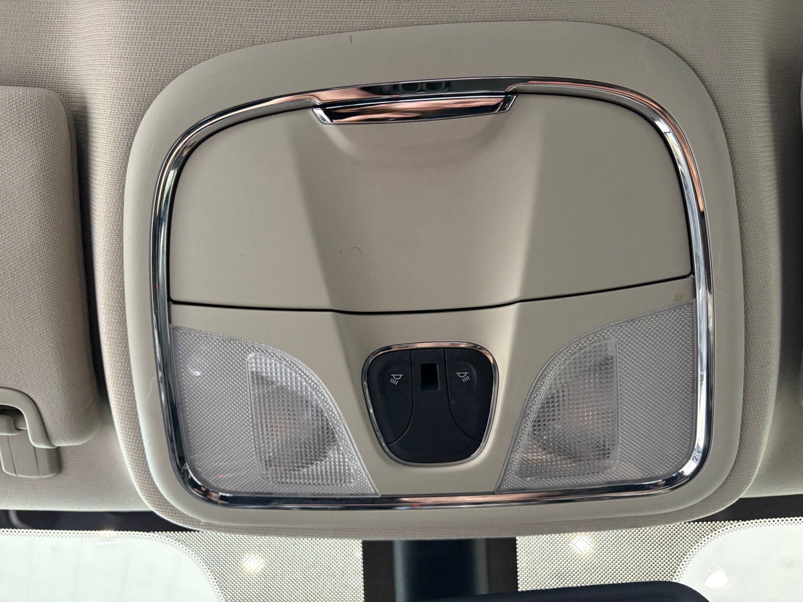 Used 2015 Jeep Cherokee Latitude w/ Cold Weather Group image 16